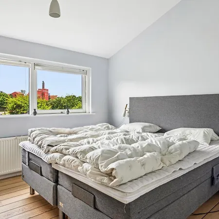 Flot I 1 Raekke Med Udsigt Over Vig * Ebeltoft