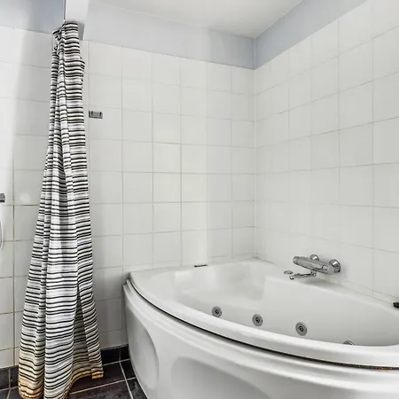 Feriehus Flot I 1 Raekke Med Udsigt Over Vig *